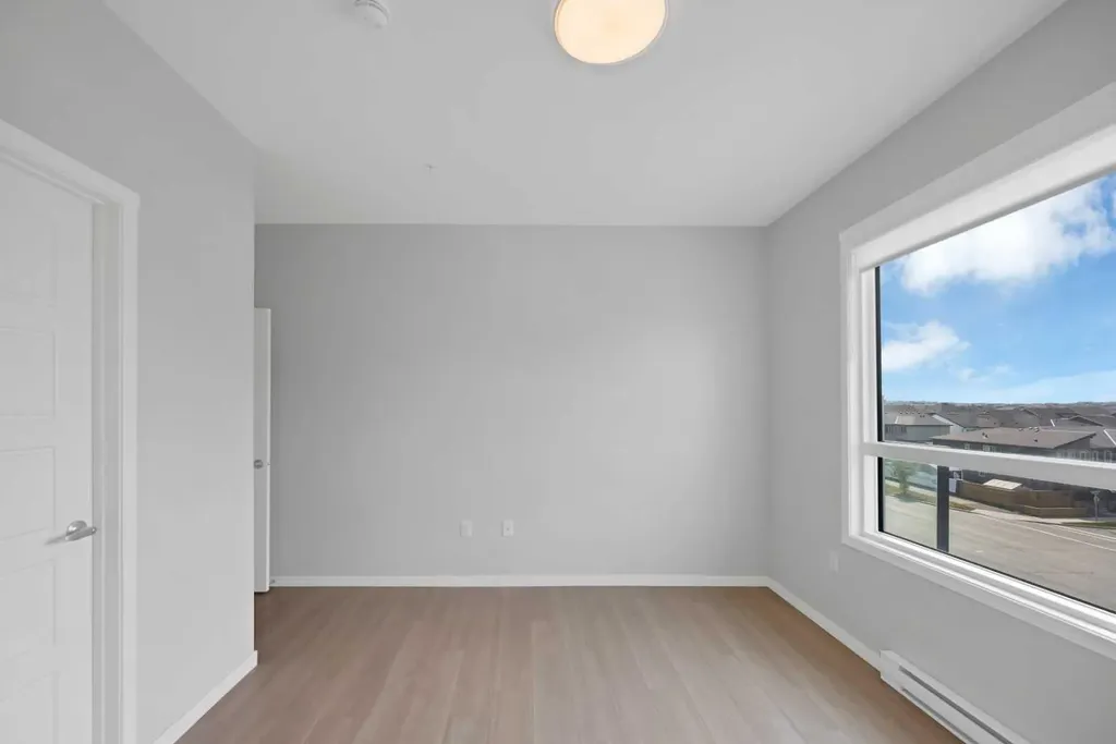 33 Carringham Gate NW Calgary AB T3P 2H6