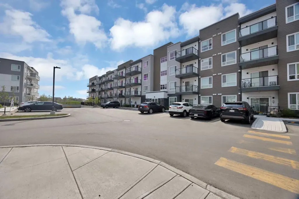 33 Carringham Gate NW Calgary AB T3P 2H6