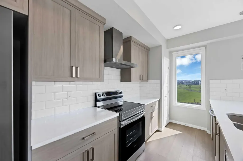 33 Carringham Gate NW Calgary AB T3P 2H6