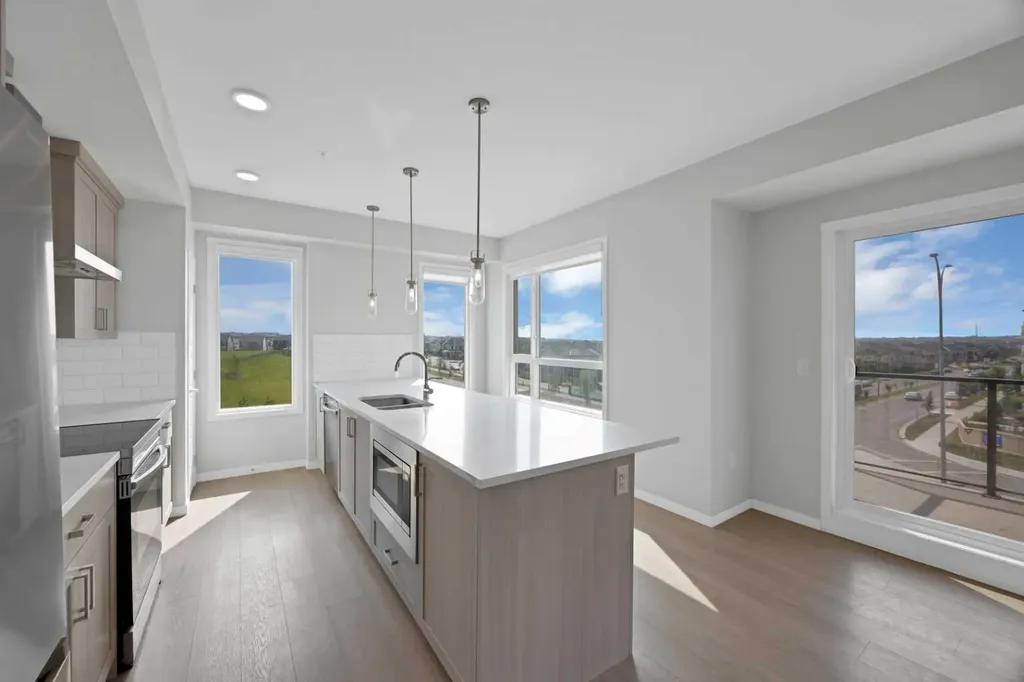 33 Carringham Gate NW Calgary AB T3P 2H6