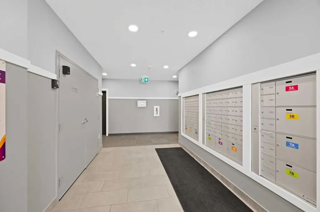 33 Carringham Gate NW Calgary AB T3P 2H6