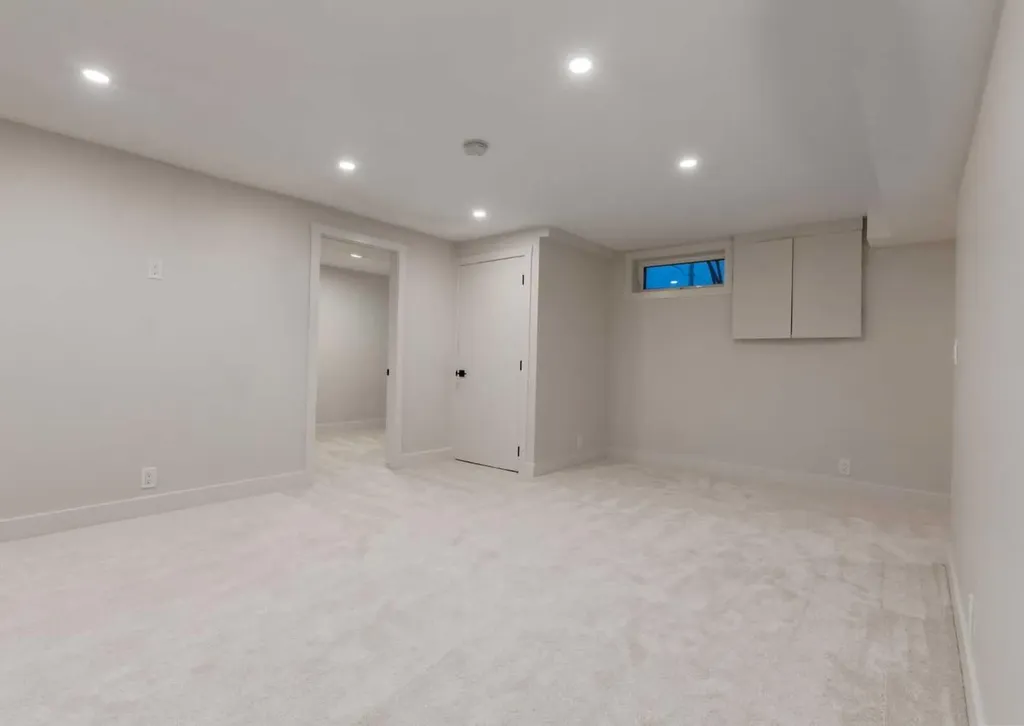 6460 Silver Ridge Way NW Calgary AB T3B3X7