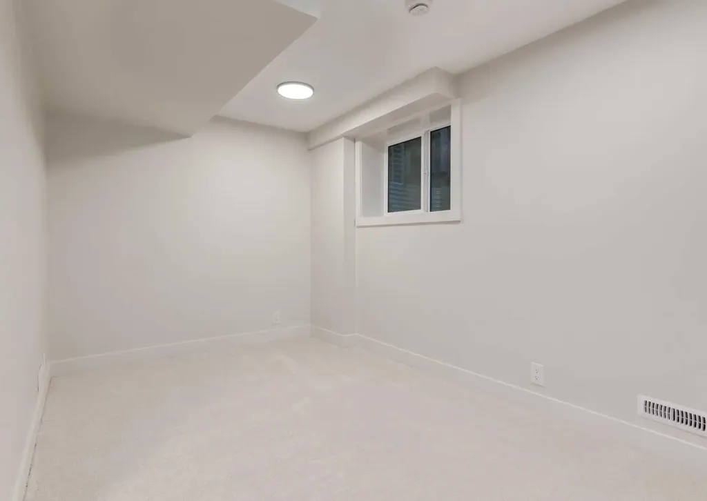 6460 Silver Ridge Way NW Calgary AB T3B3X7