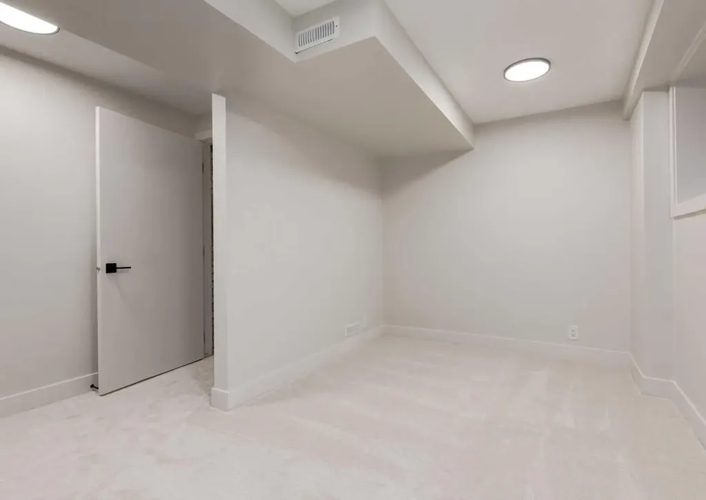 6460 Silver Ridge Way NW Calgary AB T3B3X7