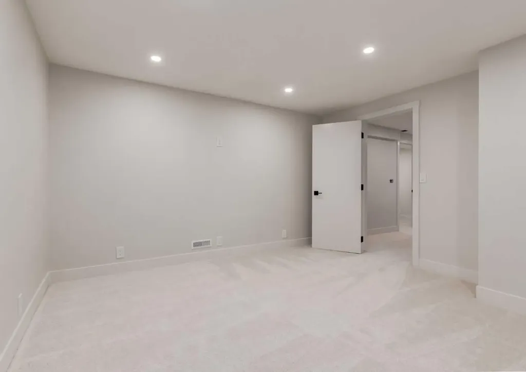 6460 Silver Ridge Way NW Calgary AB T3B3X7
