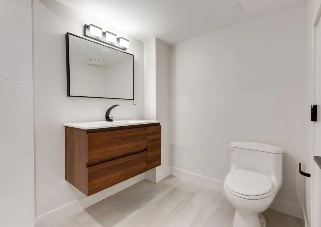 6460 Silver Ridge Way NW Calgary AB T3B3X7