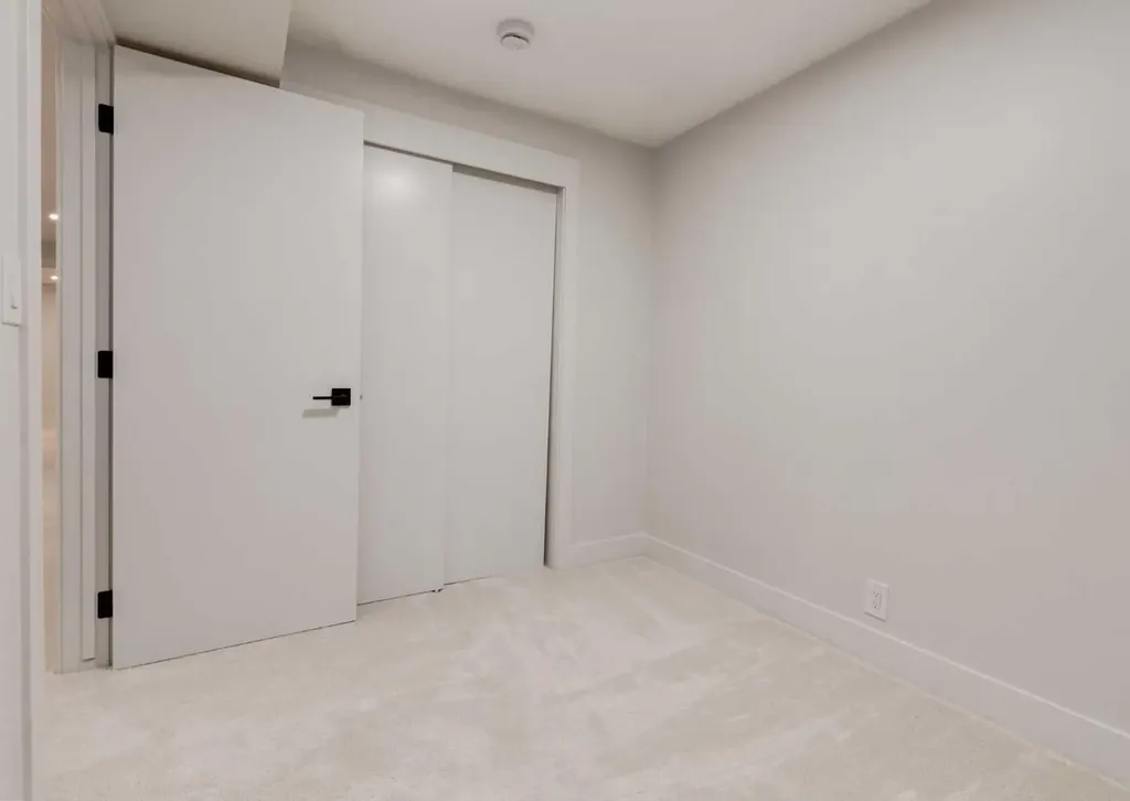 6460 Silver Ridge Way NW Calgary AB T3B3X7