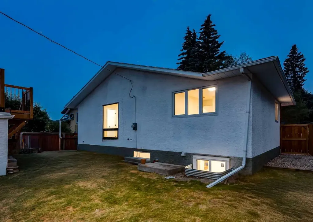 6460 Silver Ridge Way NW Calgary AB T3B3X7