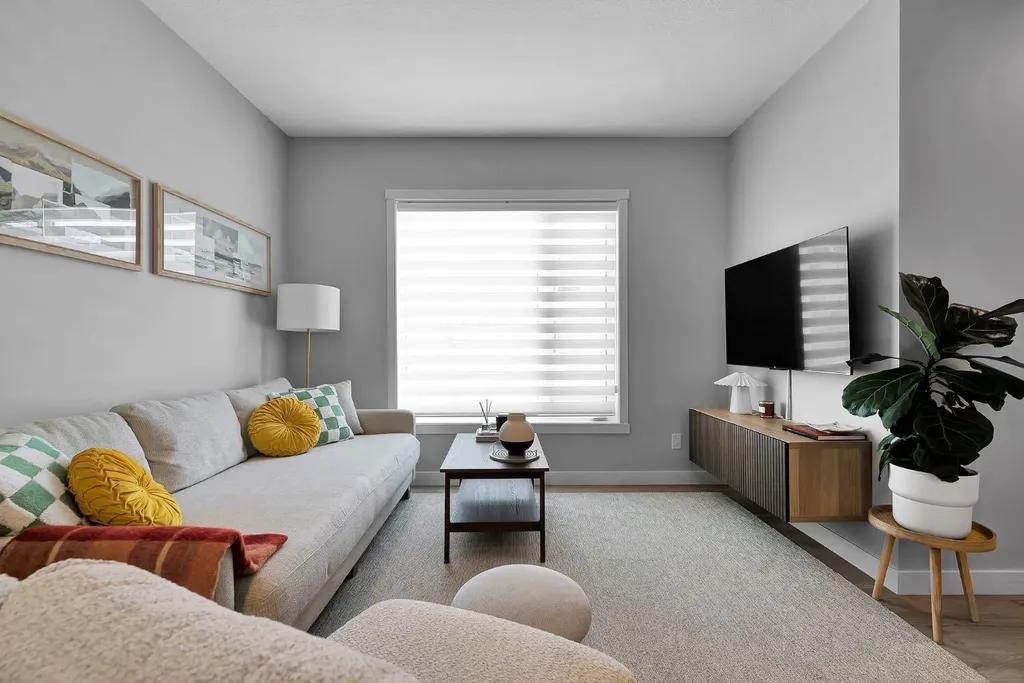 426 Shawnee Square SW Calgary AB T2Y 0W4
