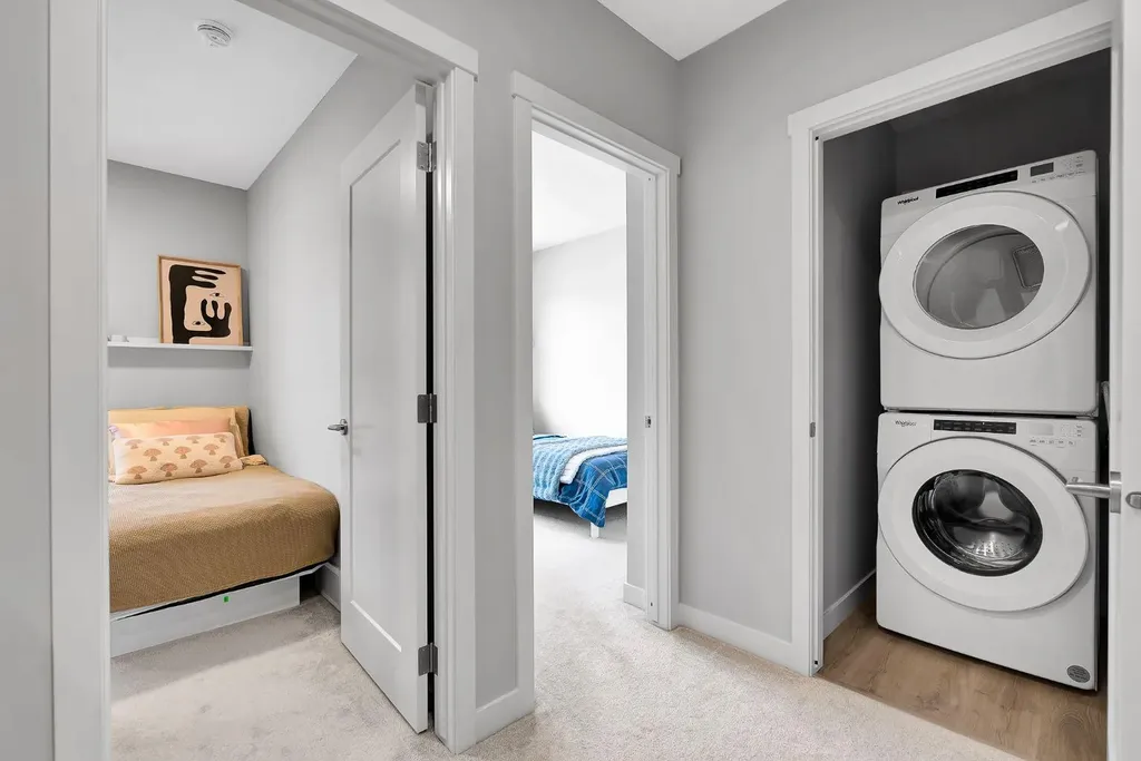 426 Shawnee Square SW Calgary AB T2Y 0W4