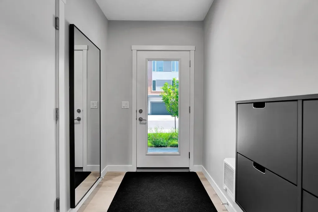 426 Shawnee Square SW Calgary AB T2Y 0W4