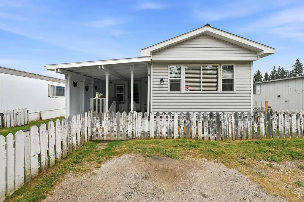 5235 50 Street Caroline AB T0M 0M0