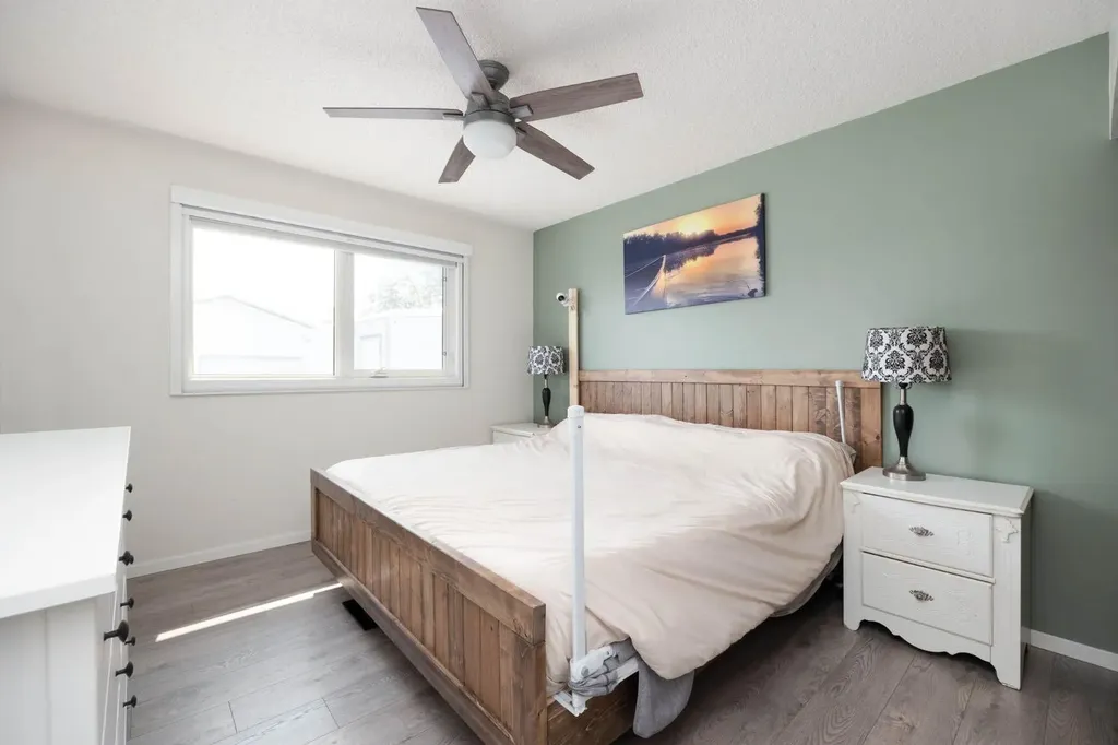 105 Oaks Crescent Fort Mcmurray AB T9K 1M4
