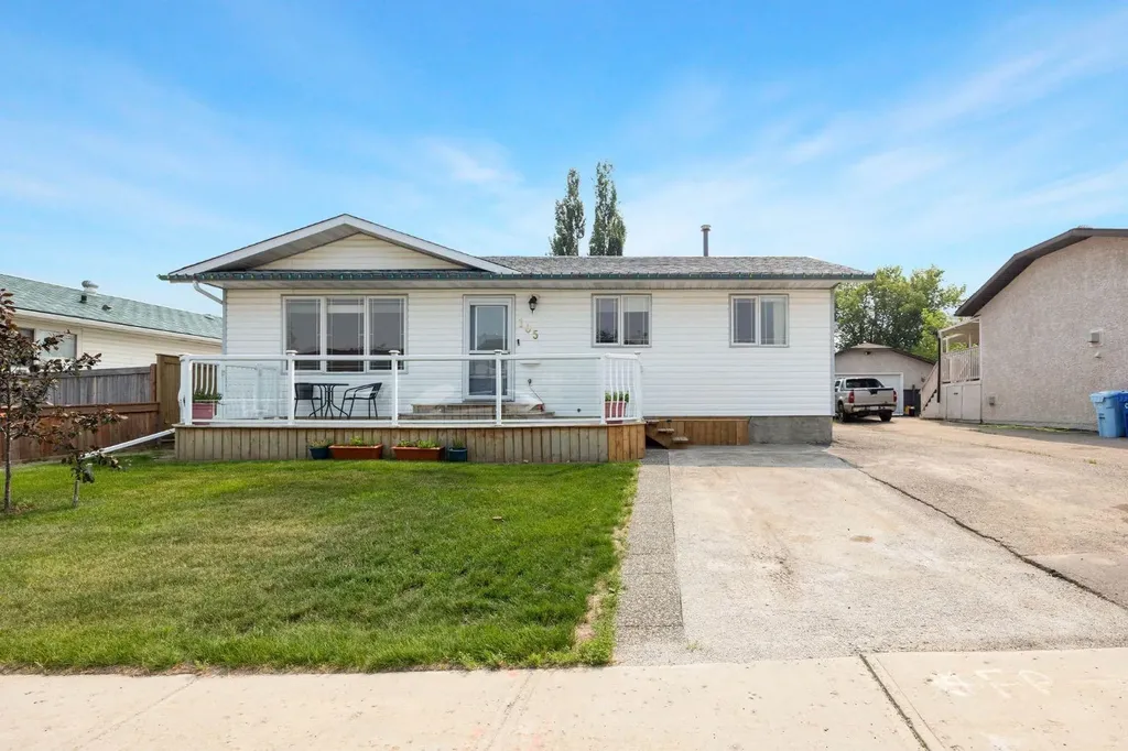105 Oaks Crescent Fort Mcmurray AB T9K 1M4