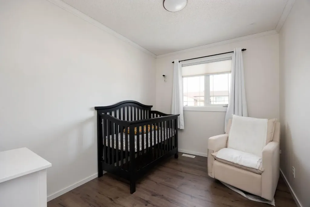 105 Oaks Crescent Fort Mcmurray AB T9K 1M4