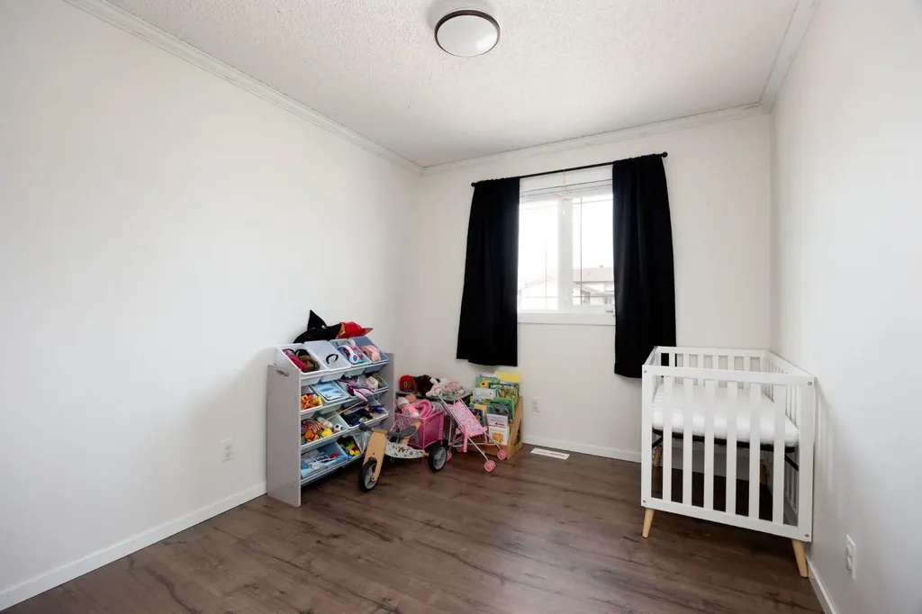 105 Oaks Crescent Fort Mcmurray AB T9K 1M4