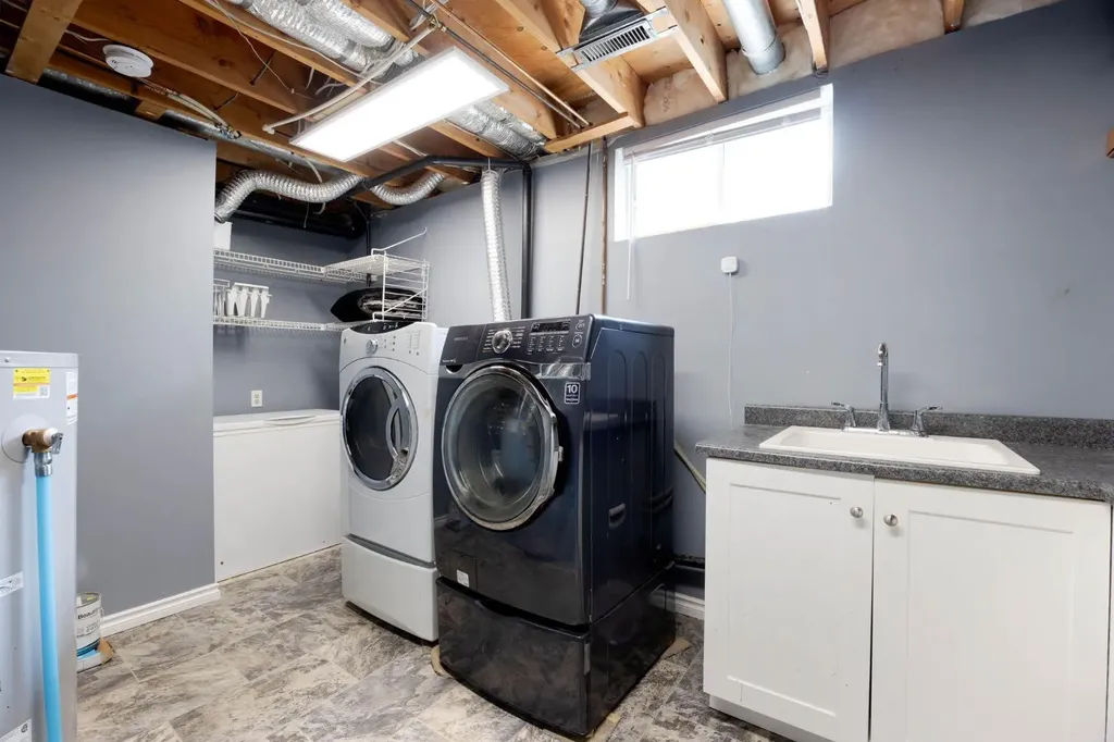 105 Oaks Crescent Fort Mcmurray AB T9K 1M4