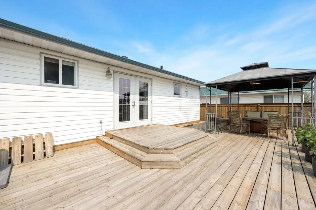 105 Oaks Crescent Fort Mcmurray AB T9K 1M4