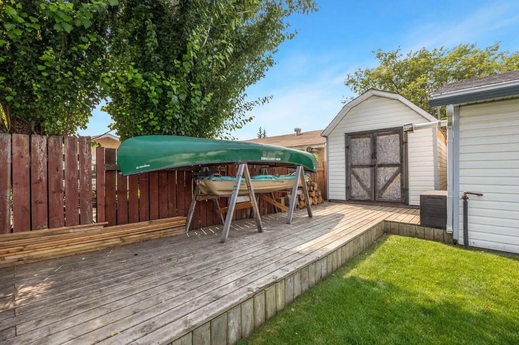 105 Oaks Crescent Fort Mcmurray AB T9K 1M4