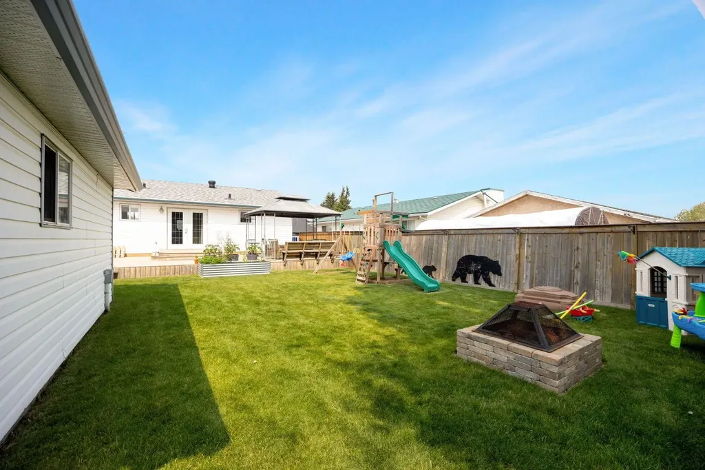 105 Oaks Crescent Fort Mcmurray AB T9K 1M4