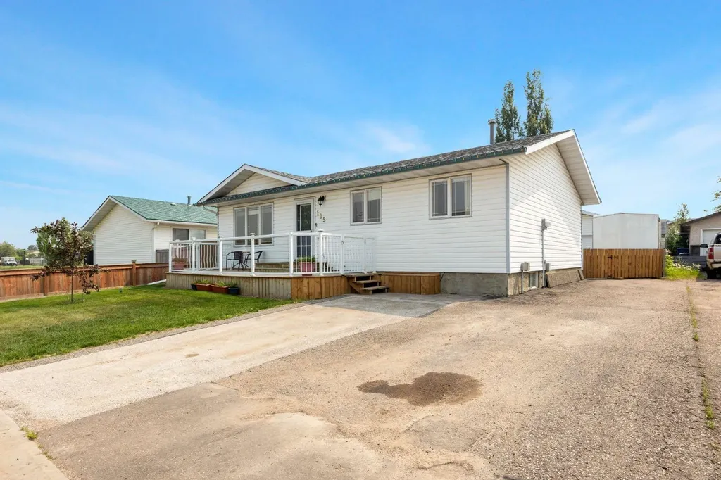 105 Oaks Crescent Fort Mcmurray AB T9K 1M4