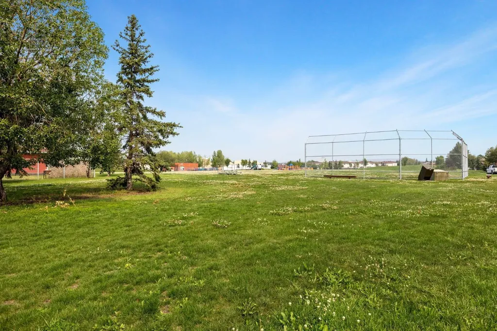 105 Oaks Crescent Fort Mcmurray AB T9K 1M4