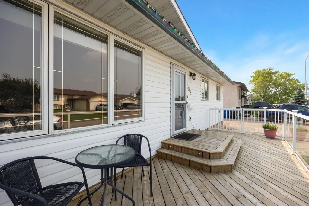 105 Oaks Crescent Fort Mcmurray AB T9K 1M4