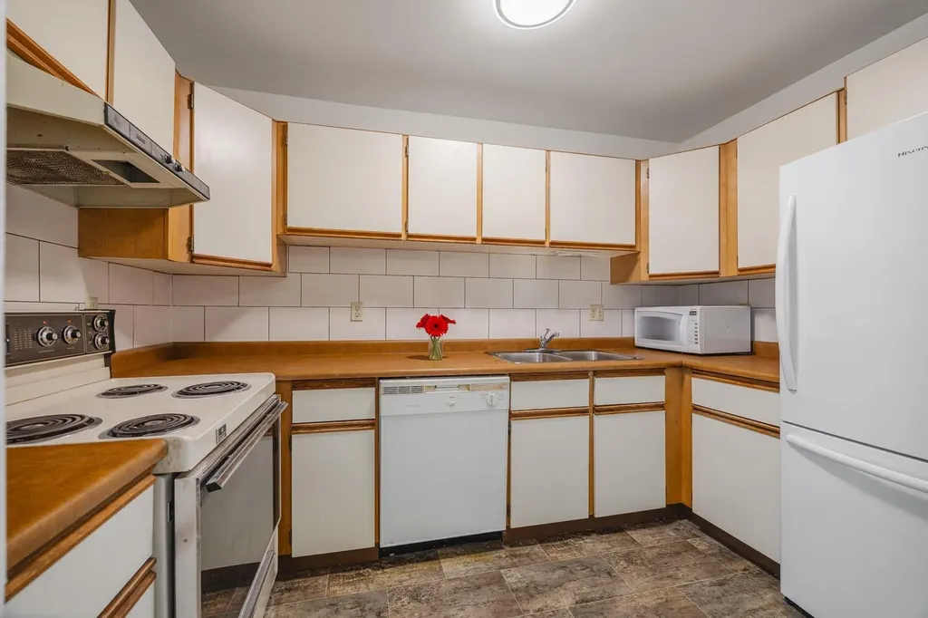 333 Garry Crescent NE Calgary AB T2K 5W9