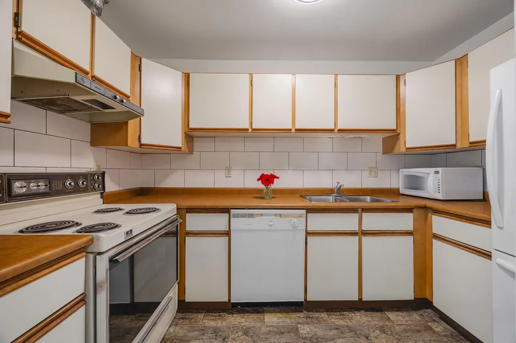 333 Garry Crescent NE Calgary AB T2K 5W9