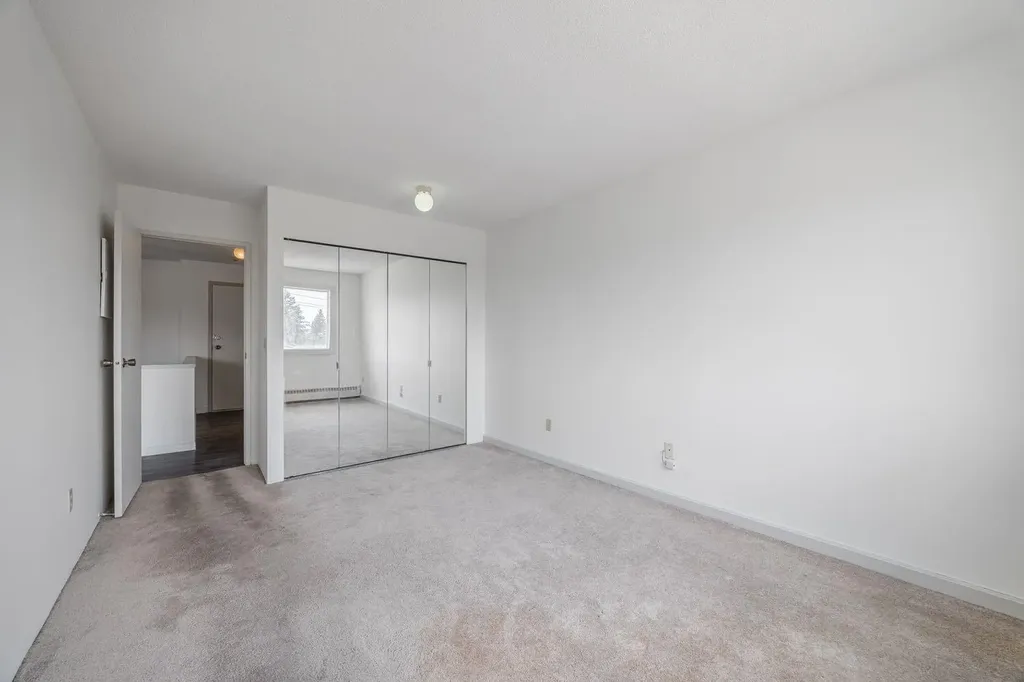 333 Garry Crescent NE Calgary AB T2K 5W9