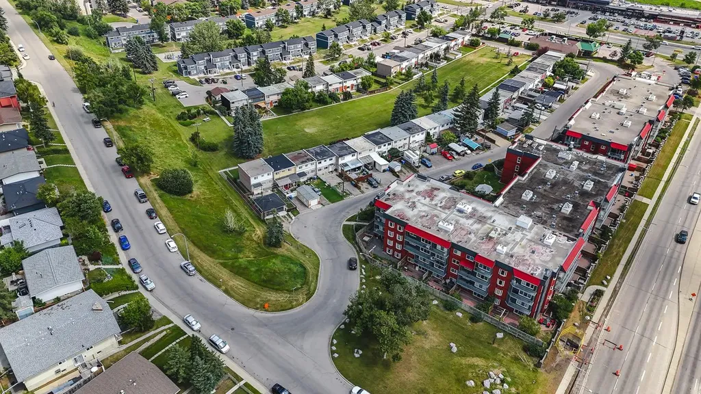 333 Garry Crescent NE Calgary AB T2K 5W9
