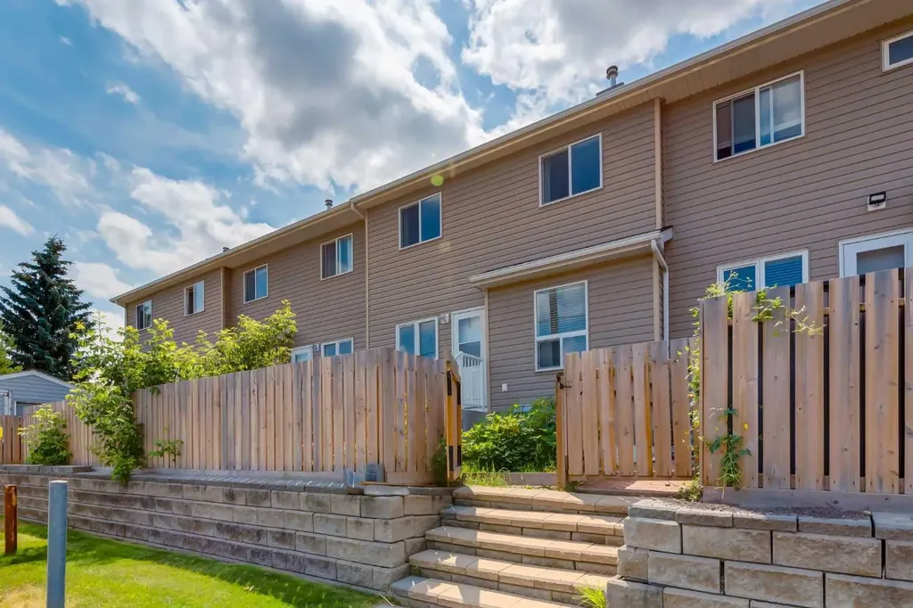 1835 10 Avenue SE Calgary AB T2G 5N7