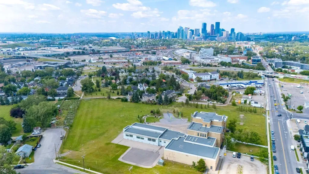 1835 10 Avenue SE Calgary AB T2G 5N7