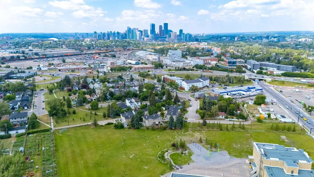 1835 10 Avenue SE Calgary AB T2G 5N7