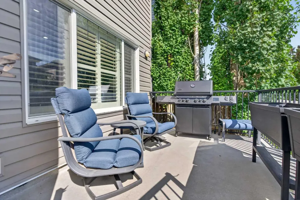 234 Pantego Way NW Calgary AB T3K 0C2