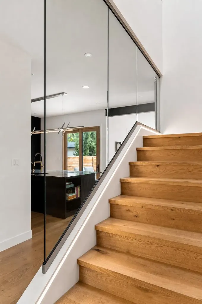 517 28 Avenue NW Calgary AB T2M 2K9