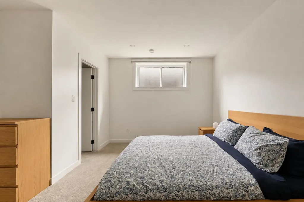 517 28 Avenue NW Calgary AB T2M 2K9