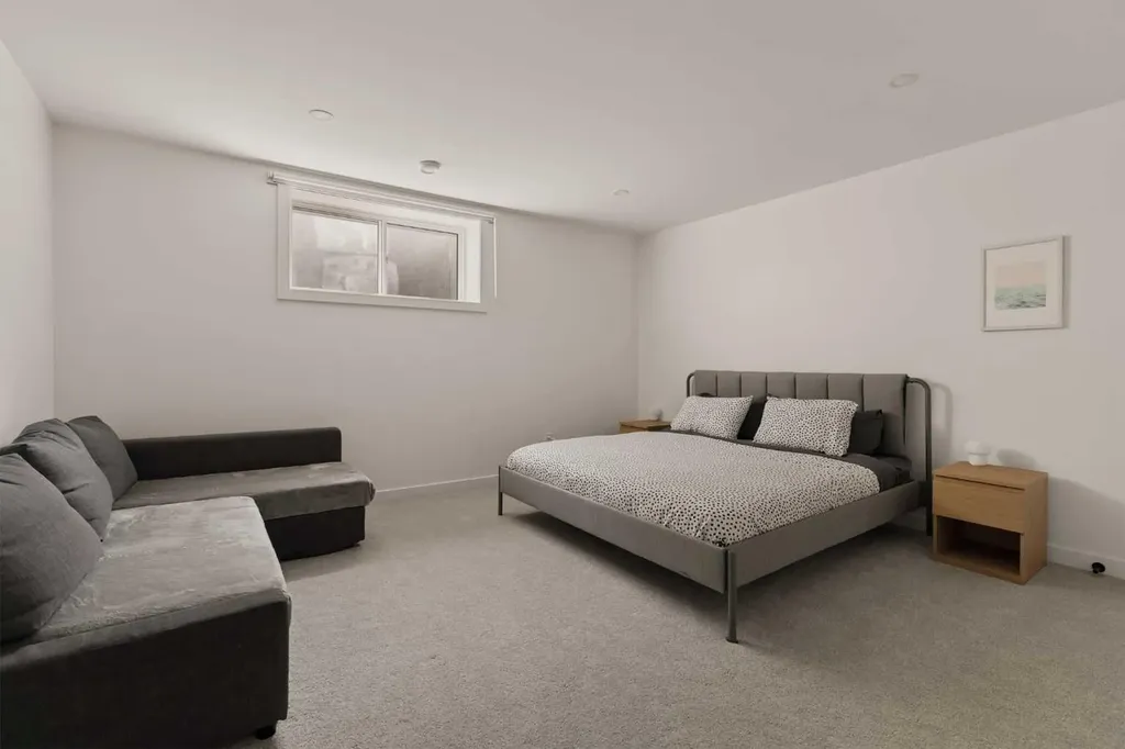 517 28 Avenue NW Calgary AB T2M 2K9