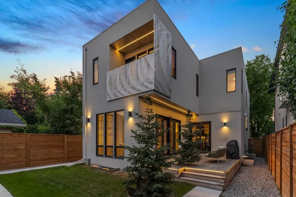 517 28 Avenue NW Calgary AB T2M 2K9