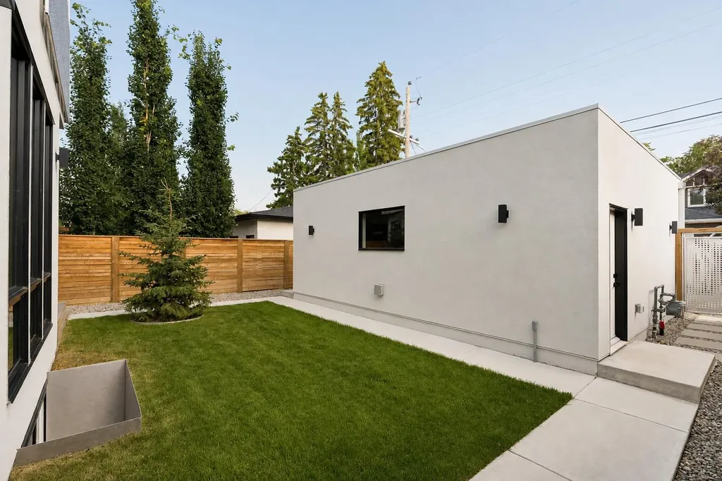 517 28 Avenue NW Calgary AB T2M 2K9