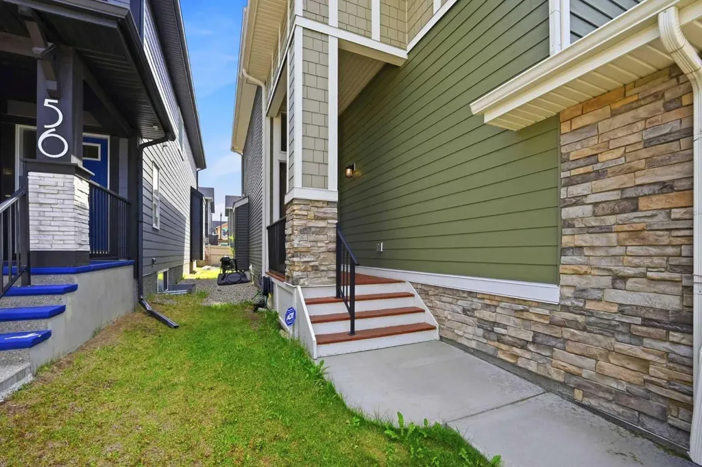 52 Sunrise Way Cochrane AB T4C 2S3