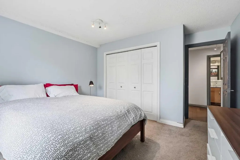 10120 Brookpark Boulevard SW Calgary AB T2W 3G3