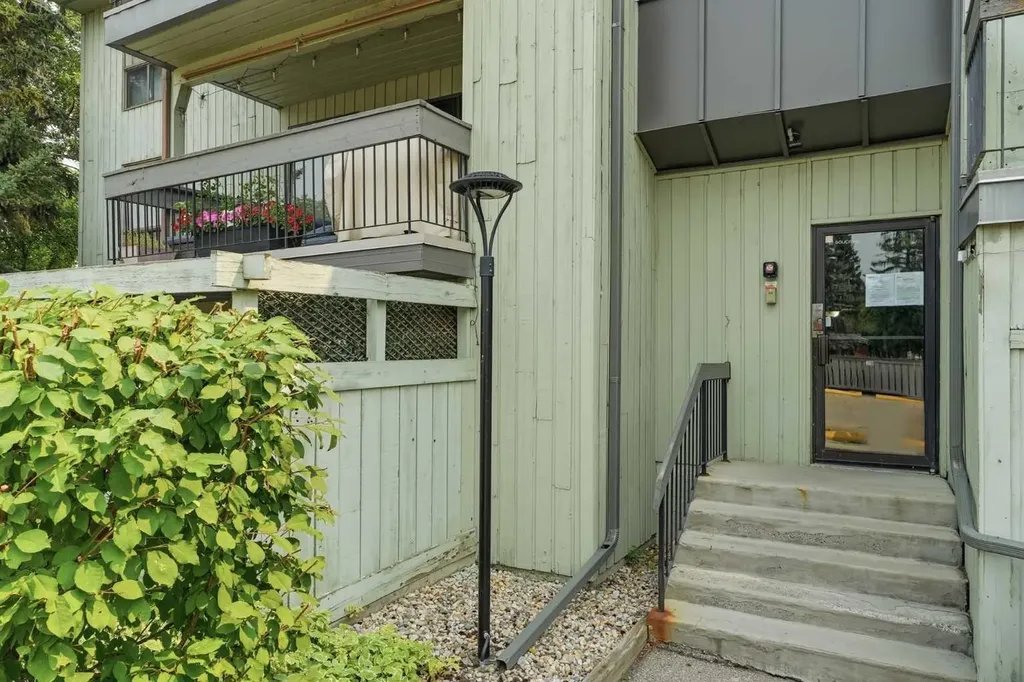 10120 Brookpark Boulevard SW Calgary AB T2W 3G3