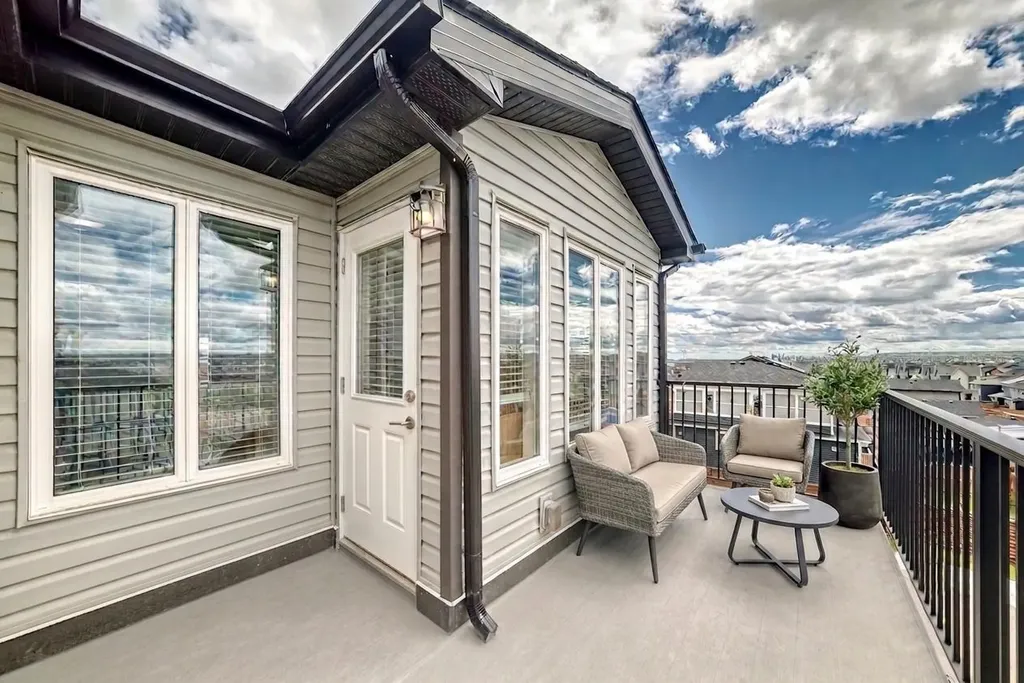 107 Lucas Boulevard NW Calgary AB T3P 1H8