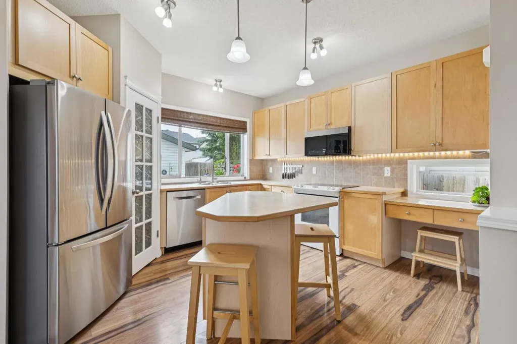 1857 New Brighton Drive SE Calgary AB T2Z4X1