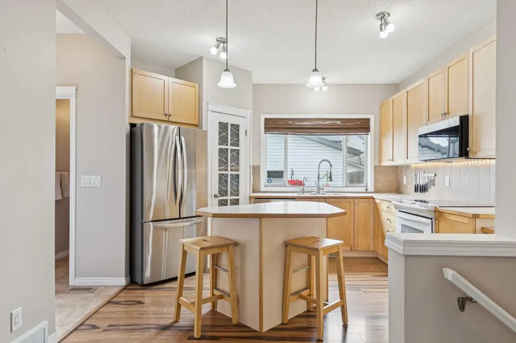 1857 New Brighton Drive SE Calgary AB T2Z4X1