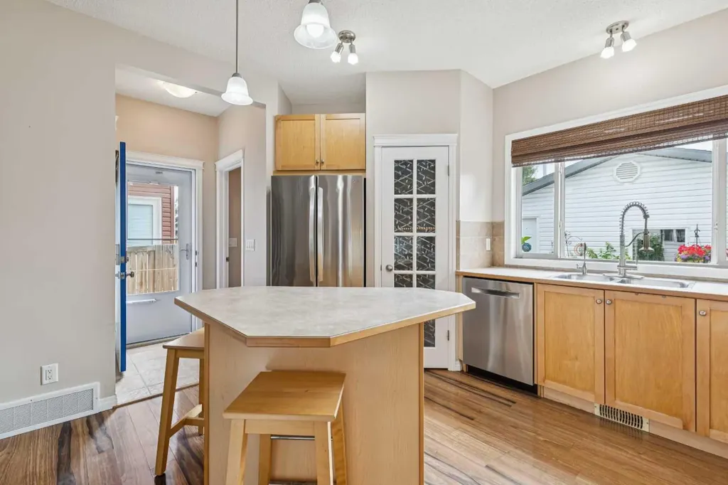1857 New Brighton Drive SE Calgary AB T2Z4X1