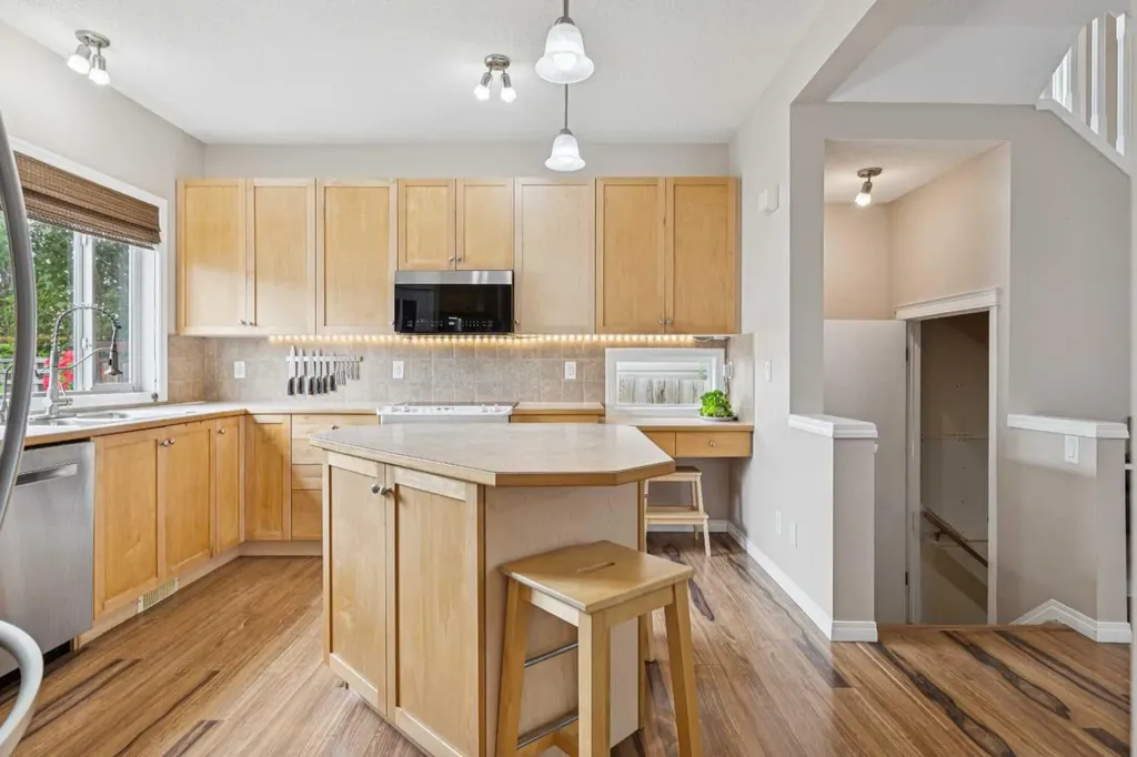 1857 New Brighton Drive SE Calgary AB T2Z4X1