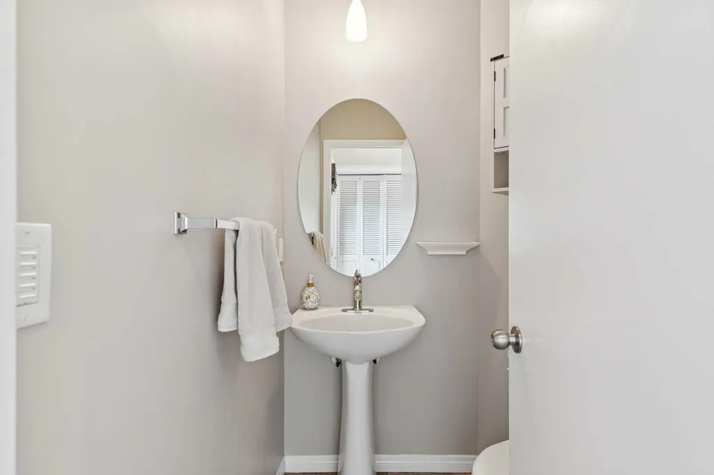 1857 New Brighton Drive SE Calgary AB T2Z4X1