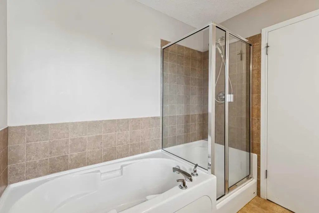 1857 New Brighton Drive SE Calgary AB T2Z4X1